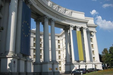 В парламенте Украины объявлен сбор подписей за отставку правительства